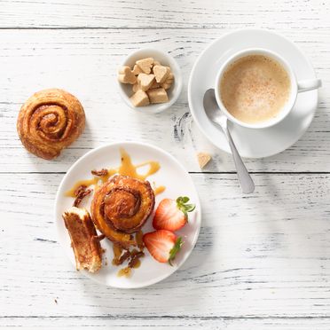 Image of COM: Bun Cinnamon Decadent Mini Ready To Bake - 80 x 50 Grams